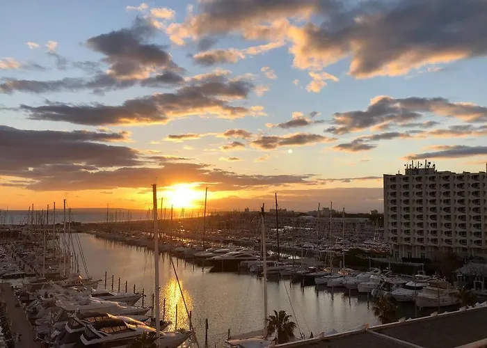 Appartement Vue Mer Et Port, Refait A Neuf Pour Vous ! Climatise
